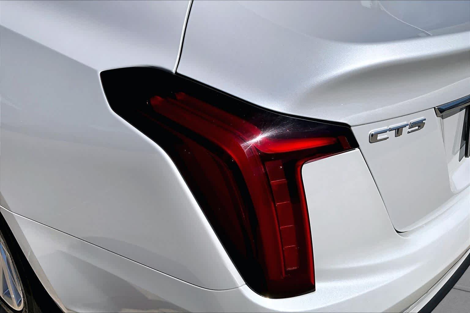 Used 2022 Crystal White Tricoat Cadillac Luxury image 27
