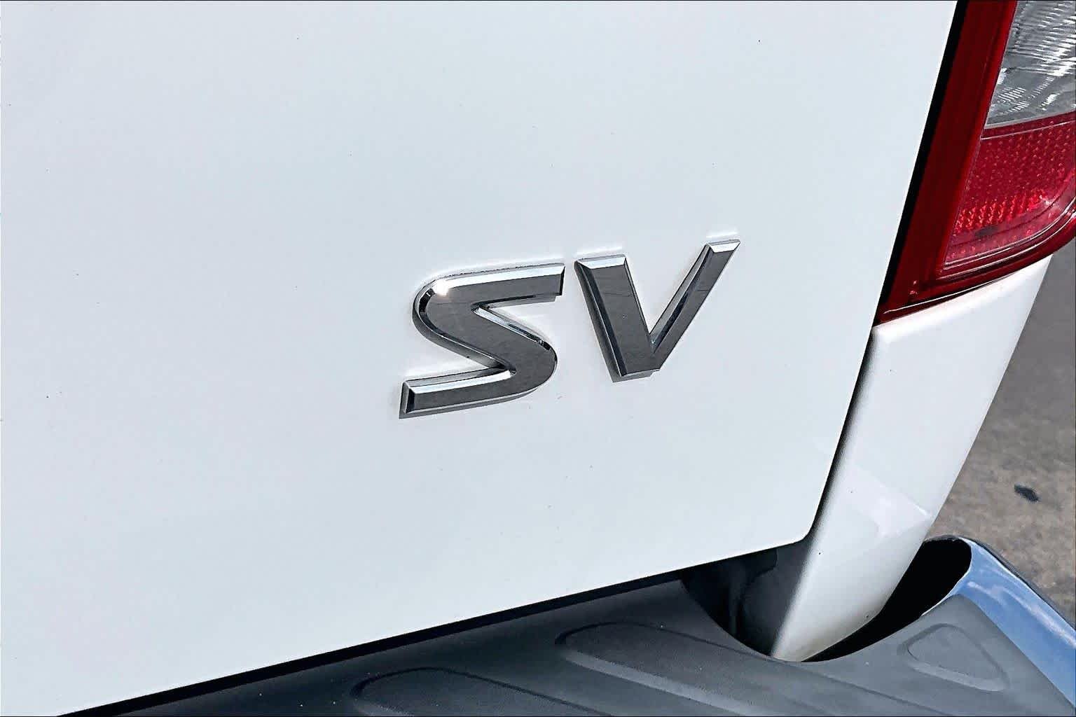 Used 2016 Glacier White Nissan SV image 10