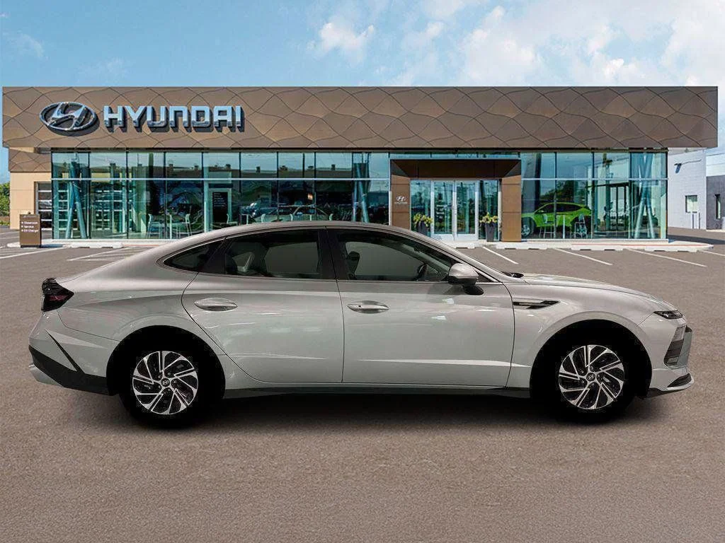 New 2026 Silver Hyundai Blue image 9