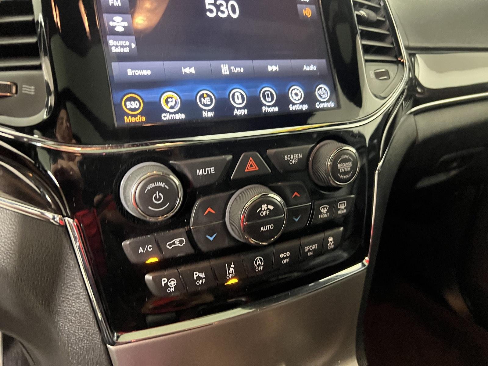 Used 2019 Ivory 3-Coat Jeep Overland image 18