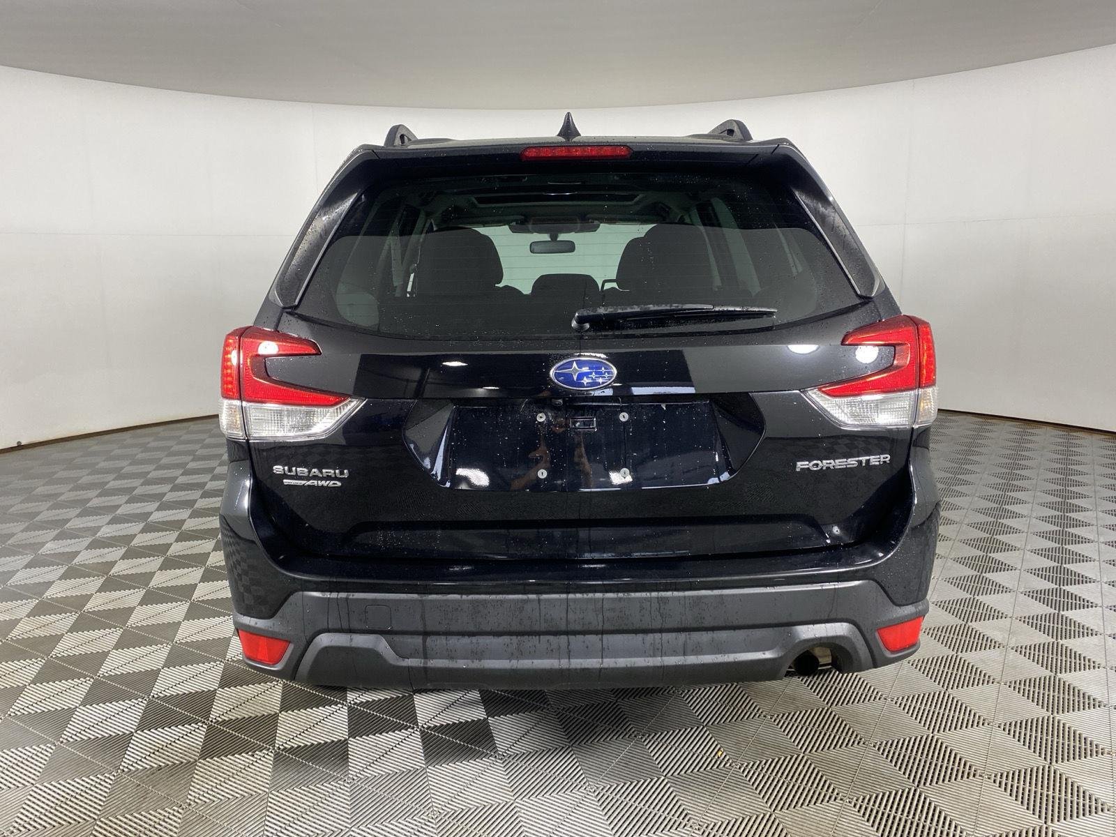 Used 2023 Crystal Black Silica Subaru Premium image 6