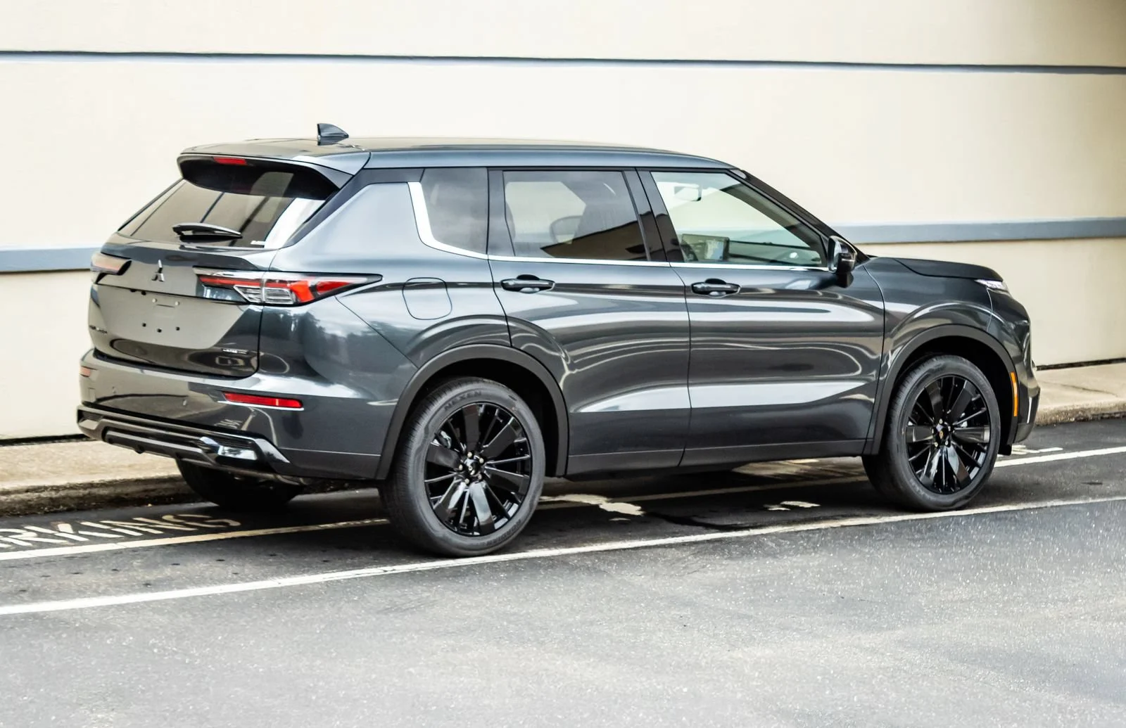 New 2026 Gray Mitsubishi LE image 8
