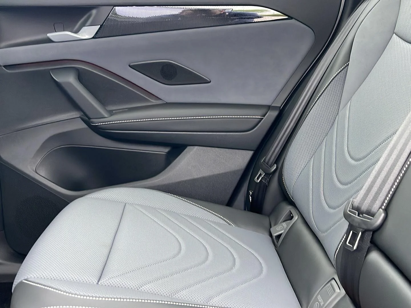 New 2026 Pure White Volkswagen SE image 12