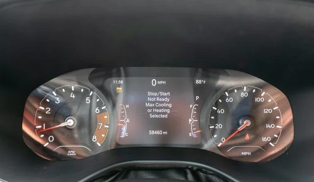 Used 2023 Silver Jeep Latitude image 22