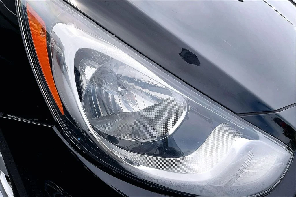 Used 2013 Black Hyundai SE image 26