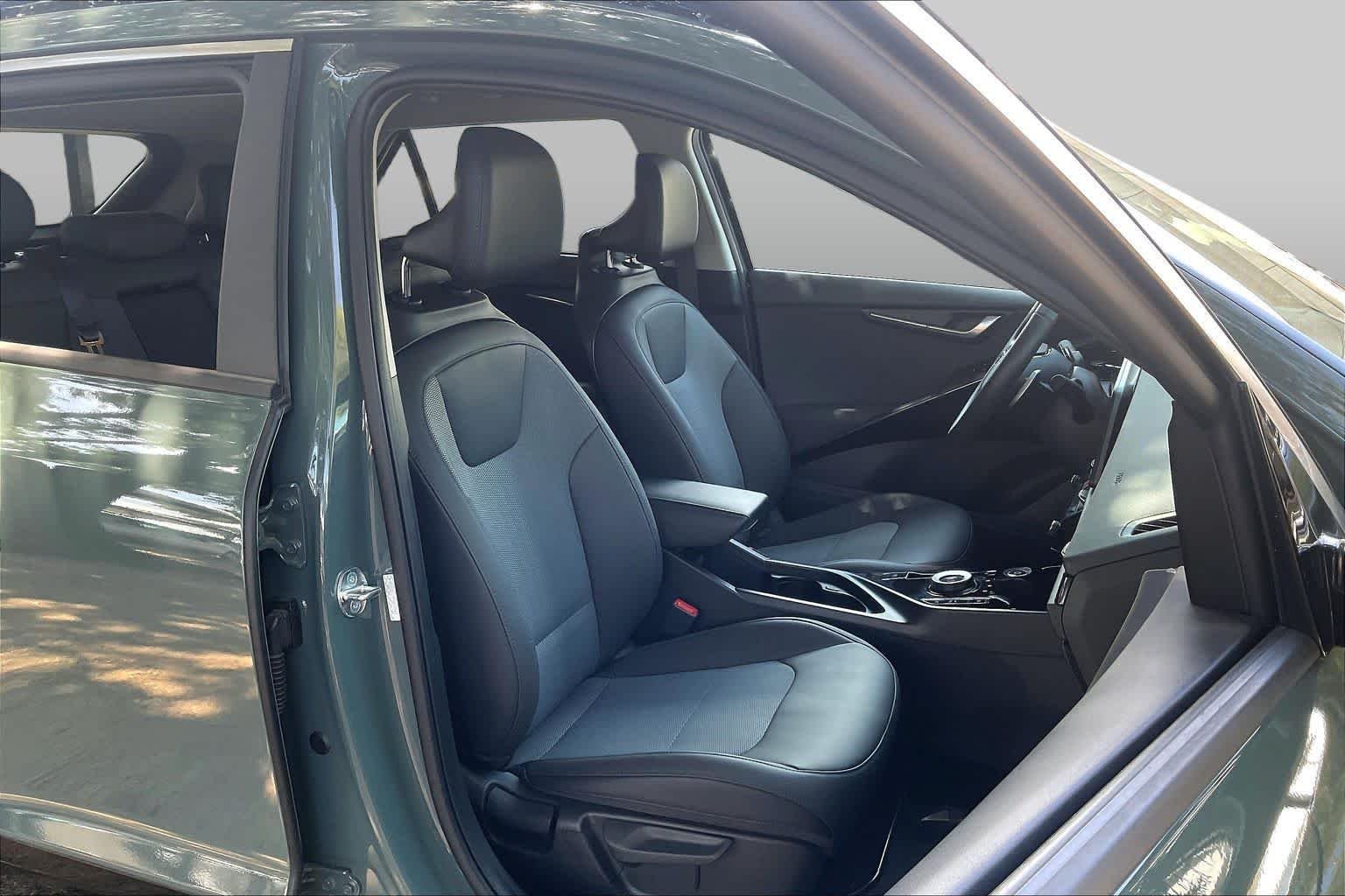 Pre-Owned 2023 Kia Niro EV Wind