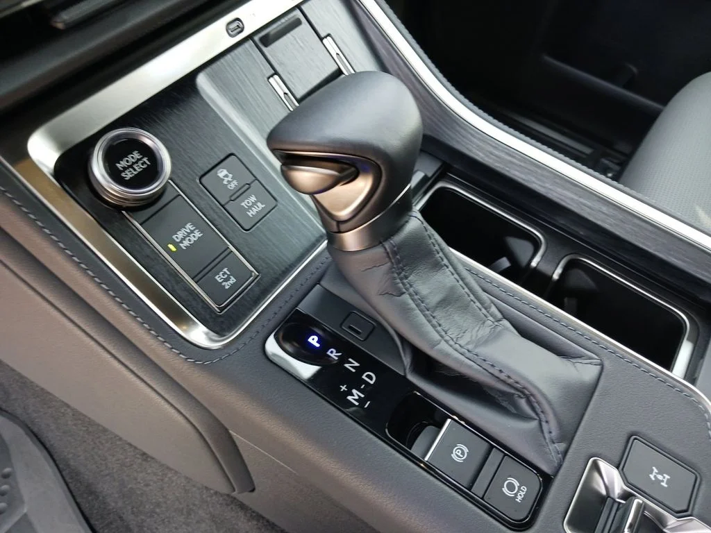 Used 2025  Lexus 550 Luxury image 36