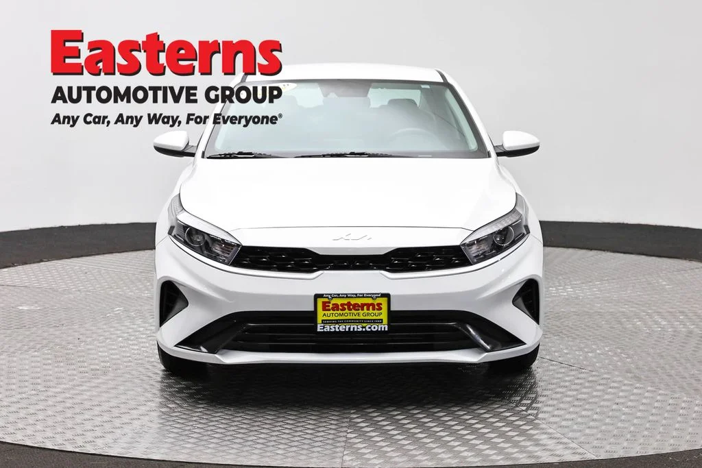 Used 2023 White Kia LXS image 2