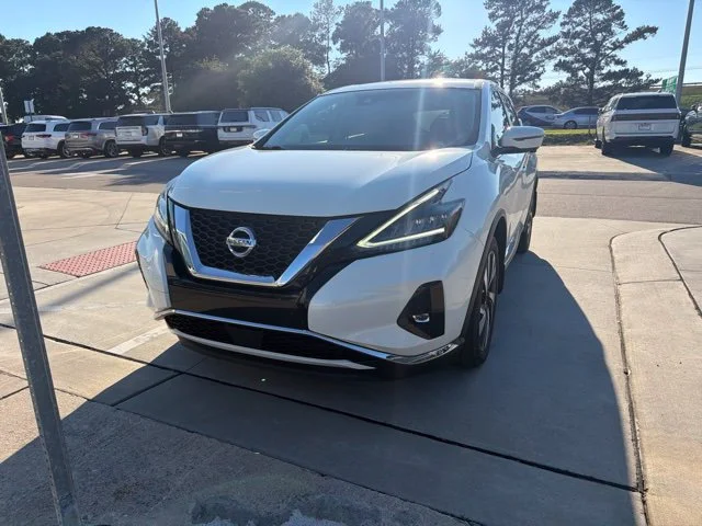 Used 2022 White Nissan SL image 2