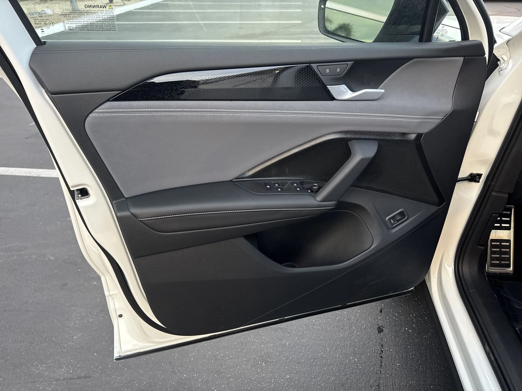 New 2026 Opal White Pearl Volkswagen SE R-Line Black image 15