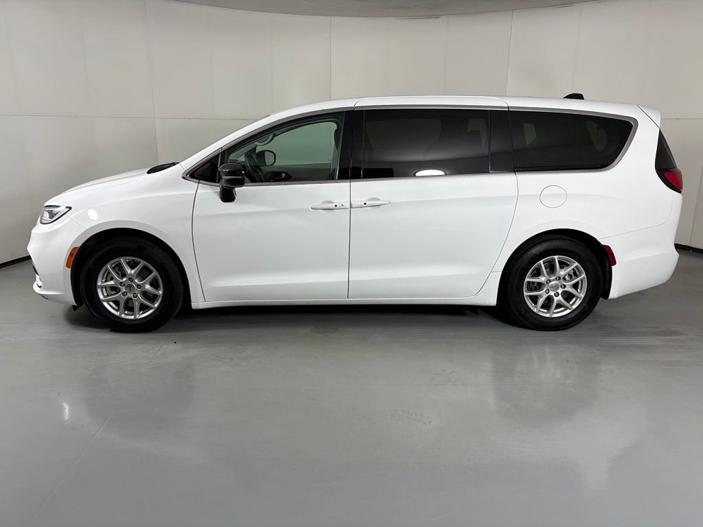 Used 2024 White Chrysler Touring L image 5