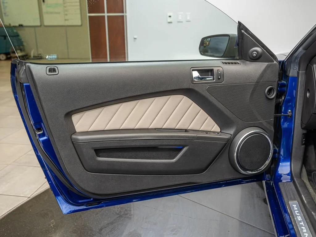 Used 2013 Blue Metallic Ford GT Premium image 26