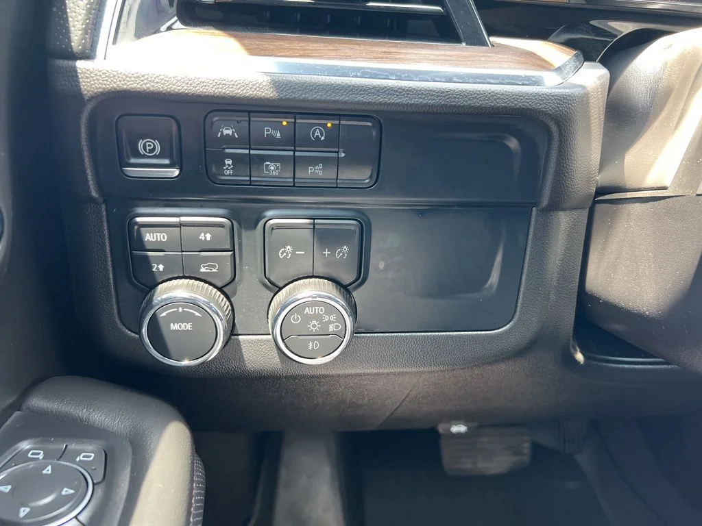 Used 2025 Black Chevrolet High Country image 35