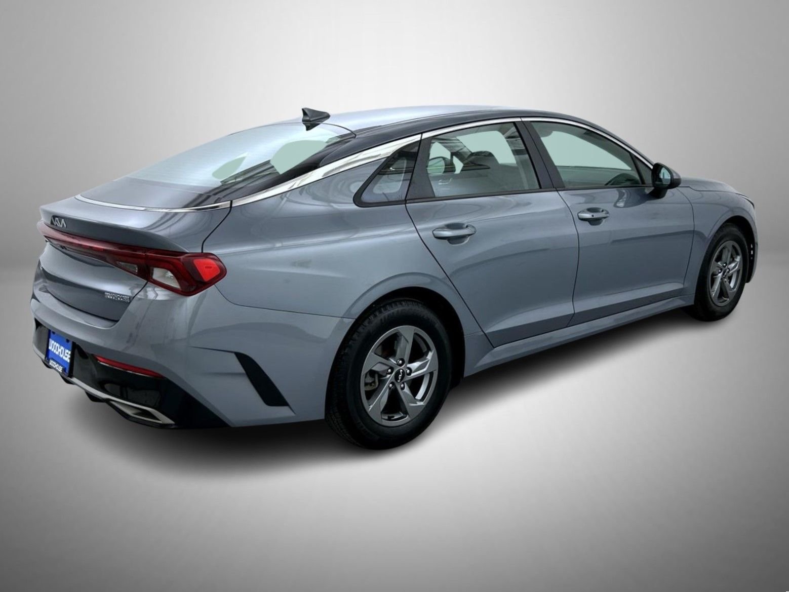 Used 2023 Silver Kia LXS image 5