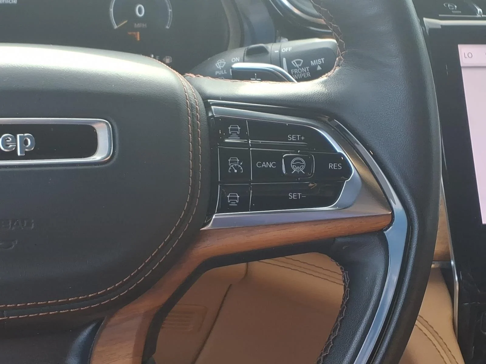 Used 2023 Diamond Black Crystal Pearlcoat Jeep Summit Reserve image 18