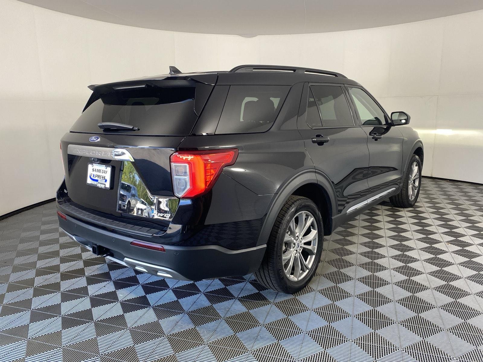 Used 2023 Agate Black Ford XLT image 9