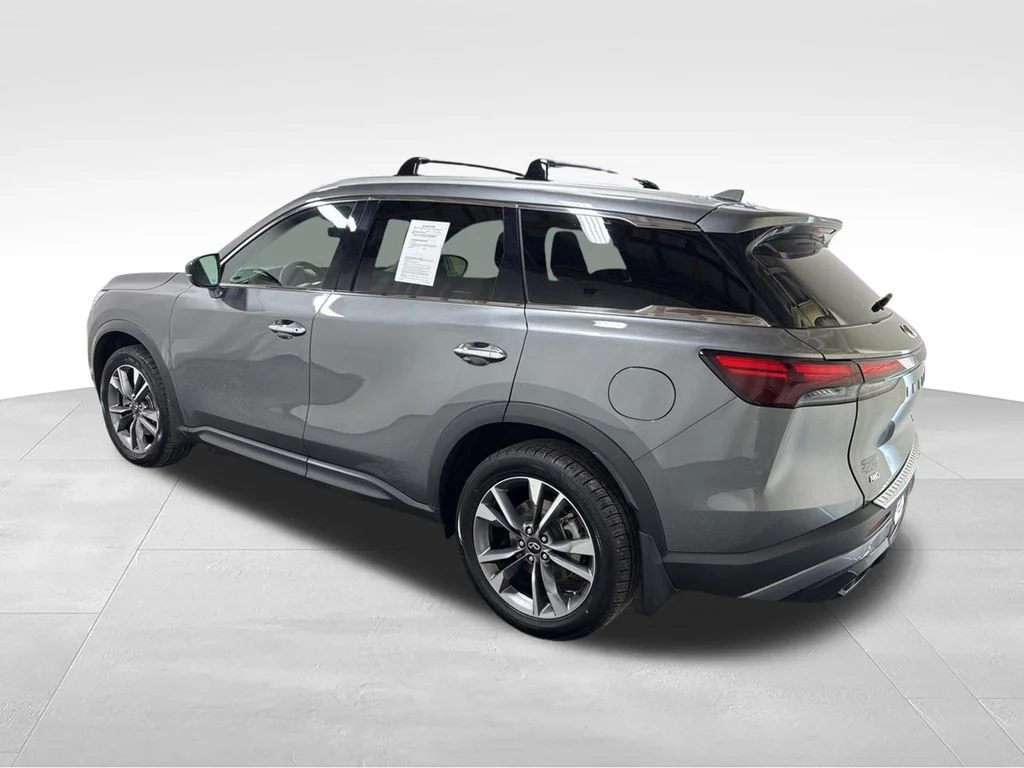 Used 2023 Gray INFINITI LUXE image 9