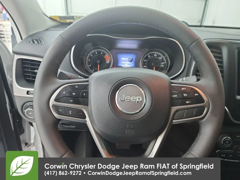 Certified Used 2022 White Jeep Latitude Lux image 21