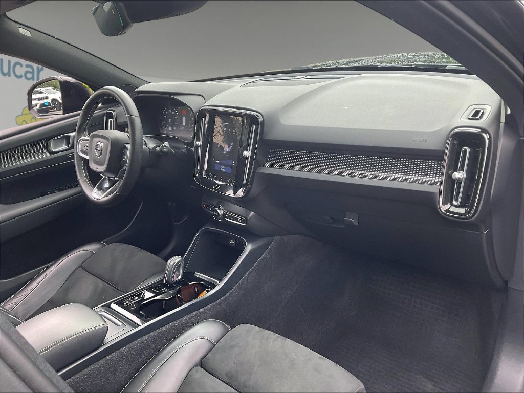 Used 2021 Black Volvo R-Design image 14