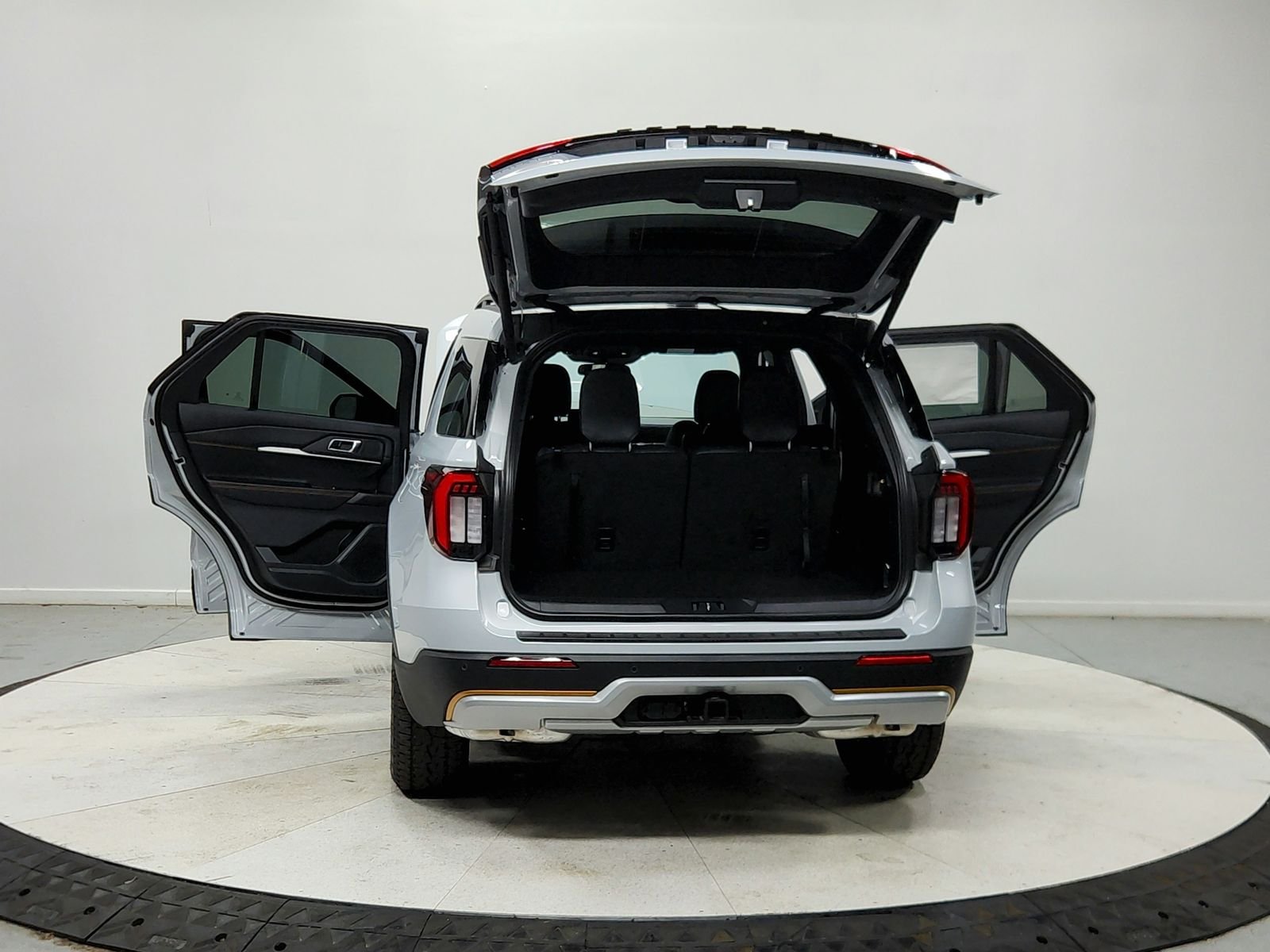 New 2026 Space White Metallic Ford Tremor® image 15