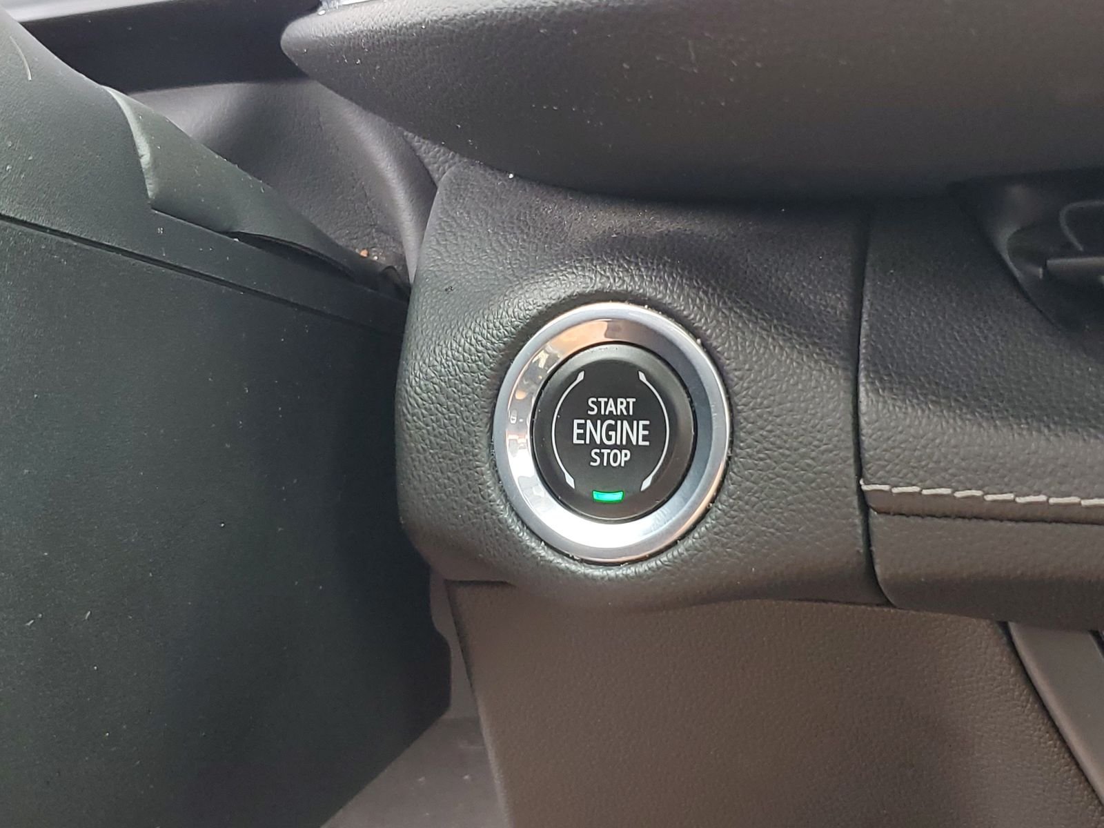 Used 2021 Black Buick Avenir image 18