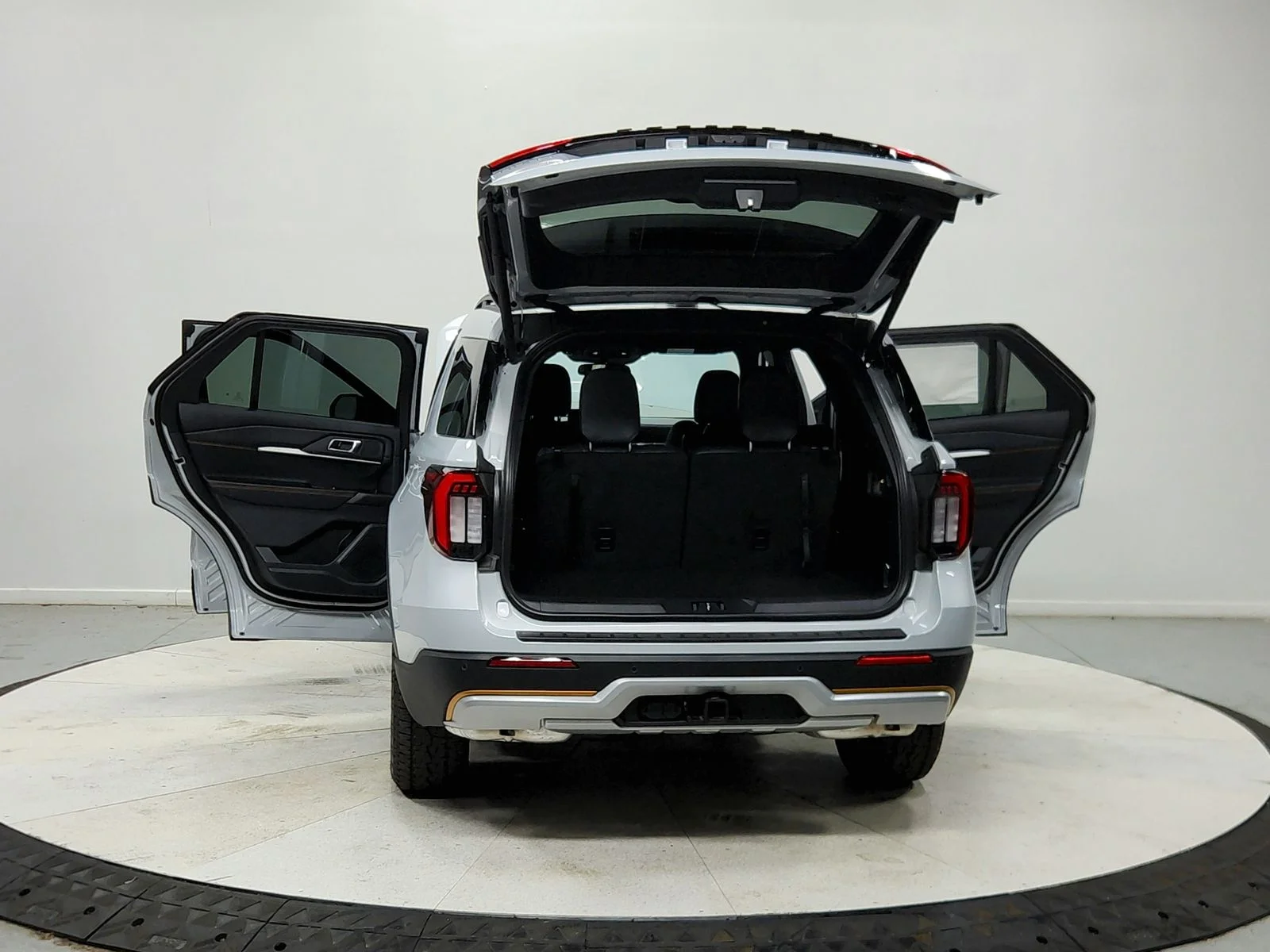 New 2026 White Ford Tremor image 15