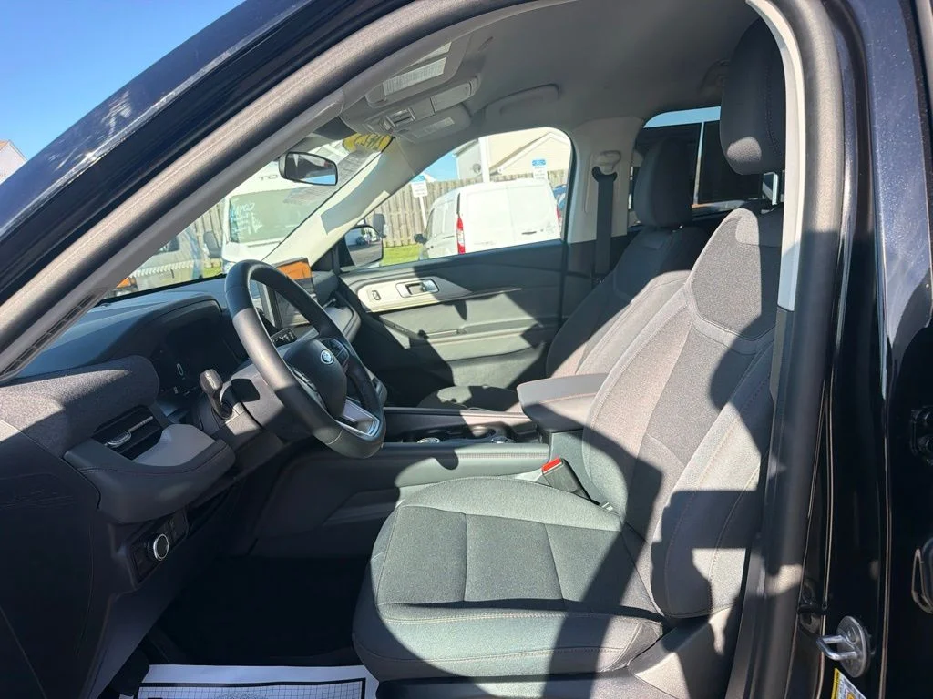 Used 2025 Black Ford Active image 27