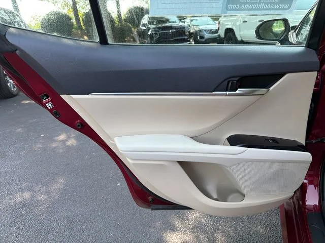 Used 2018 Red Toyota LE image 21