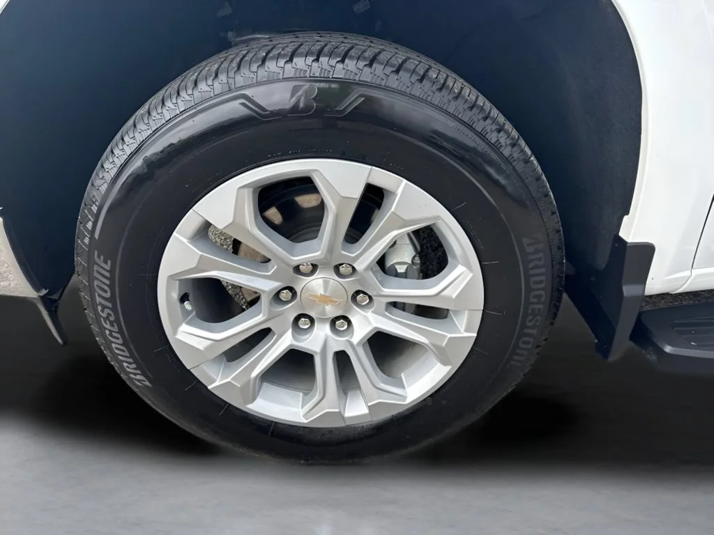Used 2025 Summit White Chevrolet LTZ image 37