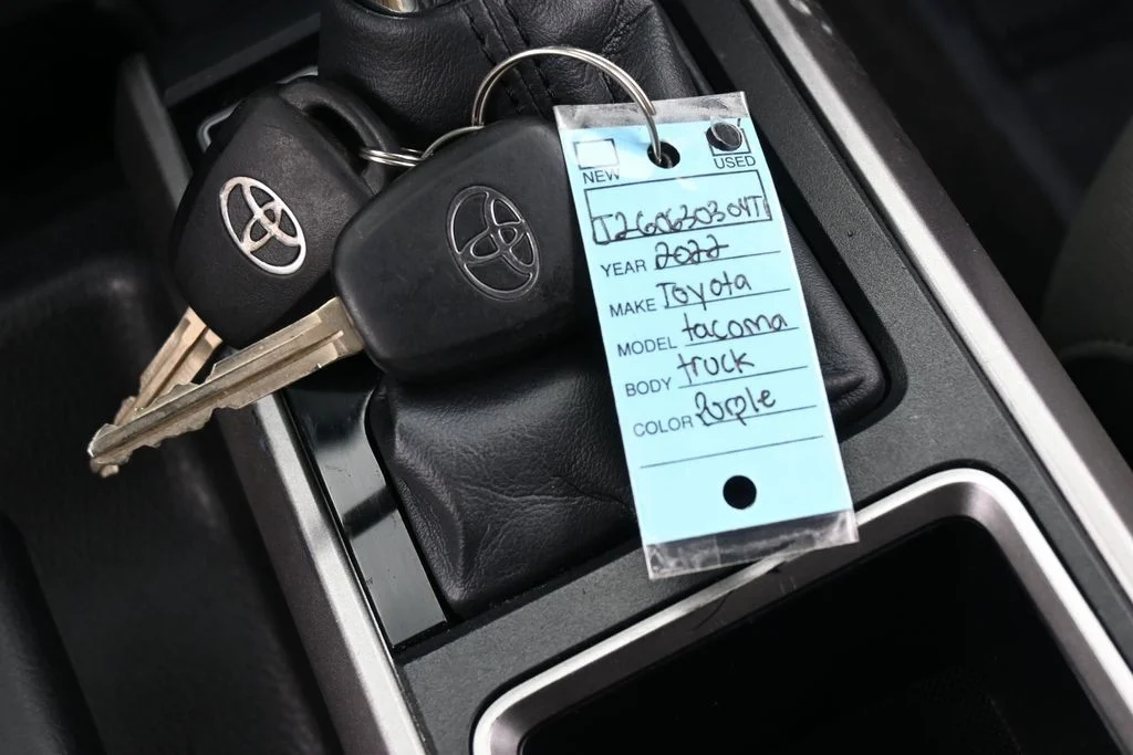 Used 2022 Blue Toyota SR5 image 26