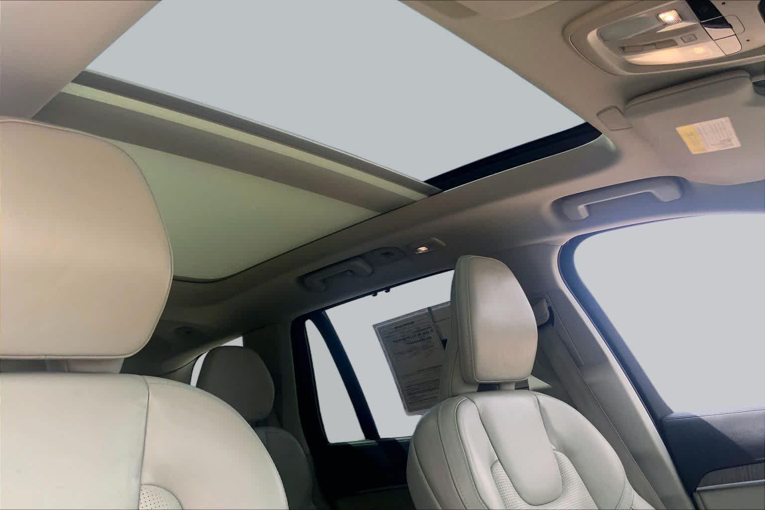 Used 2025 WHITE Volvo Ultra image 14