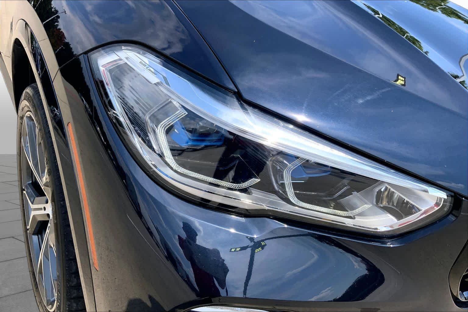Used 2021 Black Sapphire Metallic BMW xDrive40i image 27