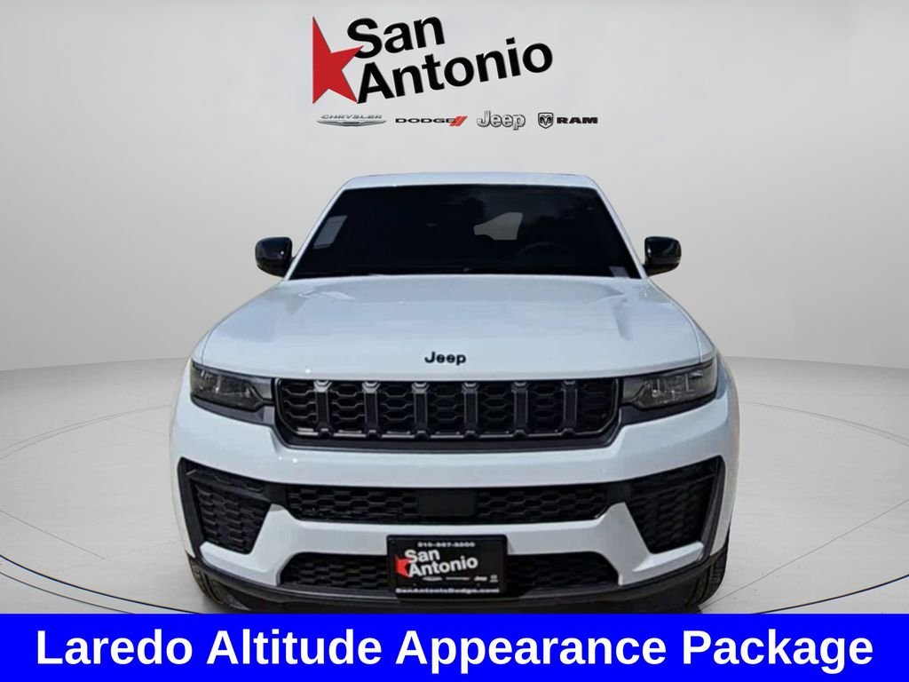 New 2026 Bright White Clear-Coat Exterior Paint Jeep Altitude image 4