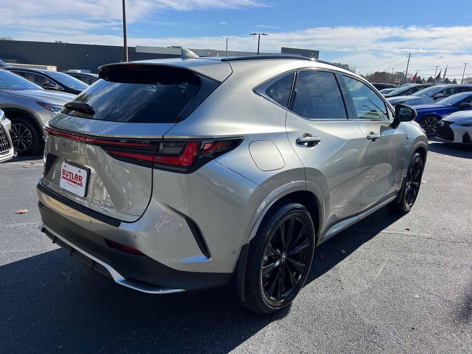 2026 Lexus NX 450h+ F-Sport - Photo 6