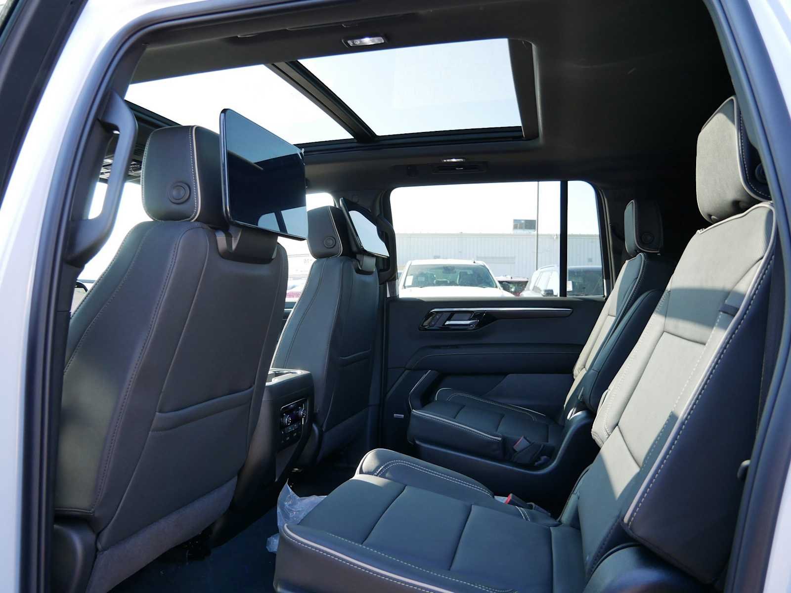 2026 Chevrolet Suburban Premier - Photo 12