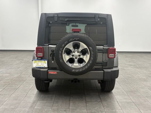 Used 2016 Gray Jeep Unlimited Sahara image 3