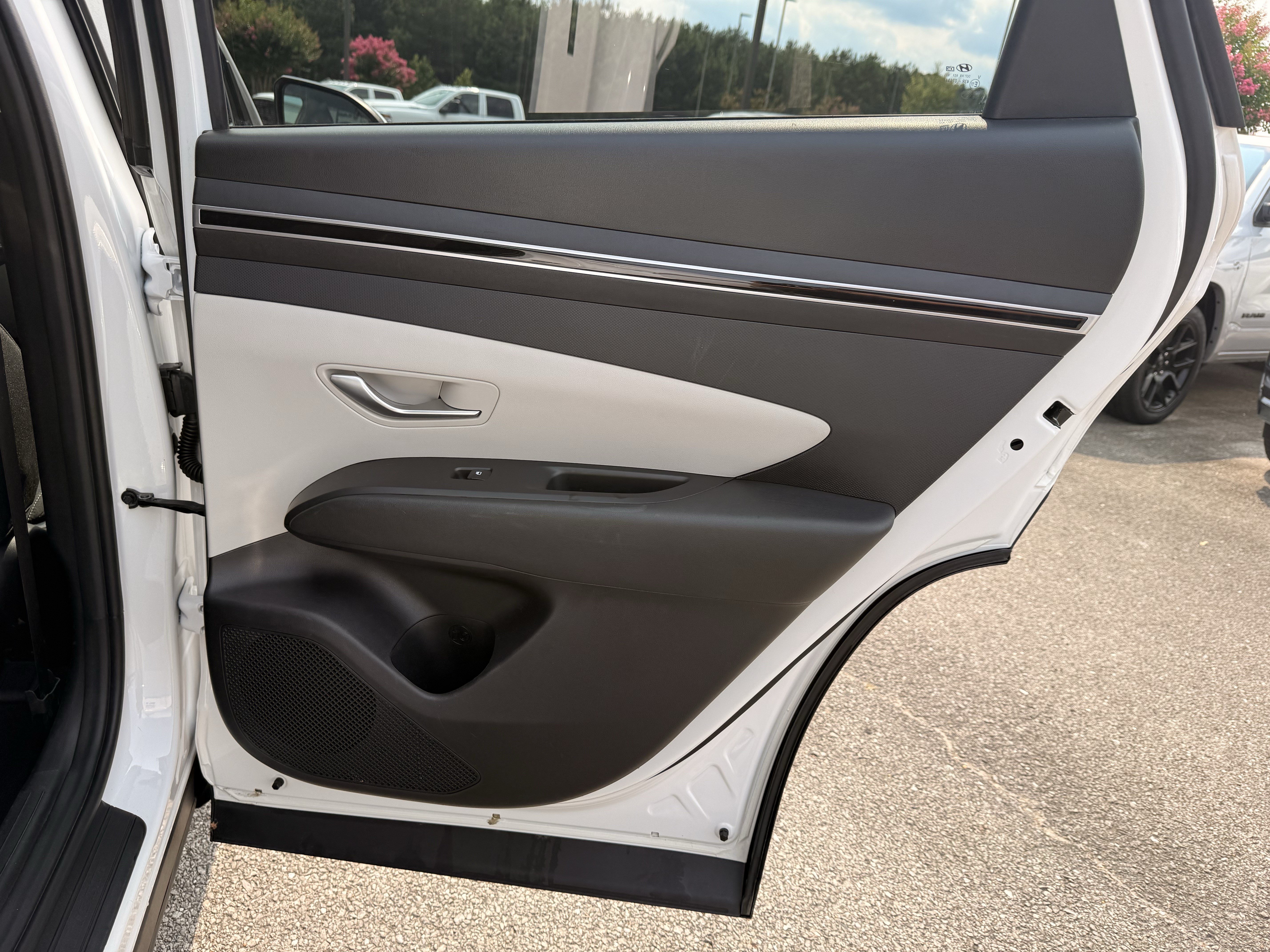 Used 2024 White Pearl Hyundai SEL image 15