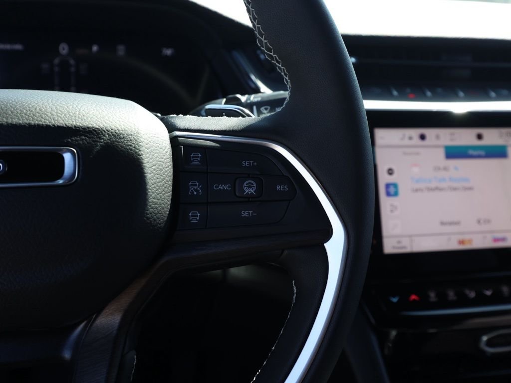 New 2026 Diamond Black Crystal Pearl-Coat Exterior Paint Jeep Limited image 26