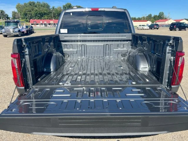New 2026 Carbonized Gray Metallic Ford XLT image 29