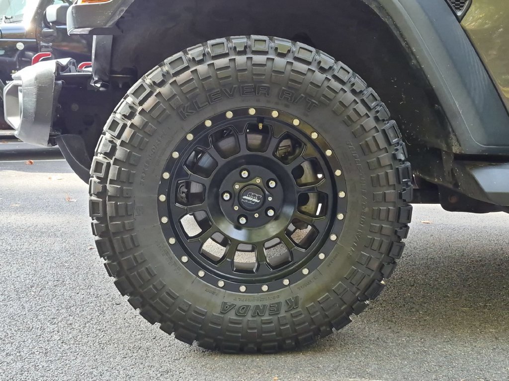 Used 2019 Gray Jeep Sport image 24
