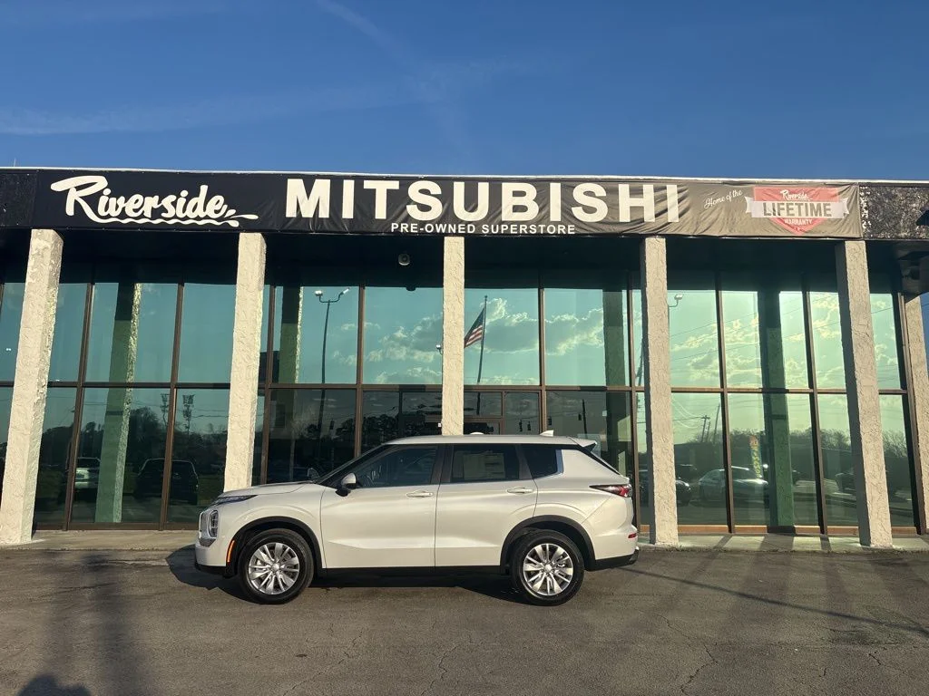2026 Mitsubishi Outlander ES FWD's photo