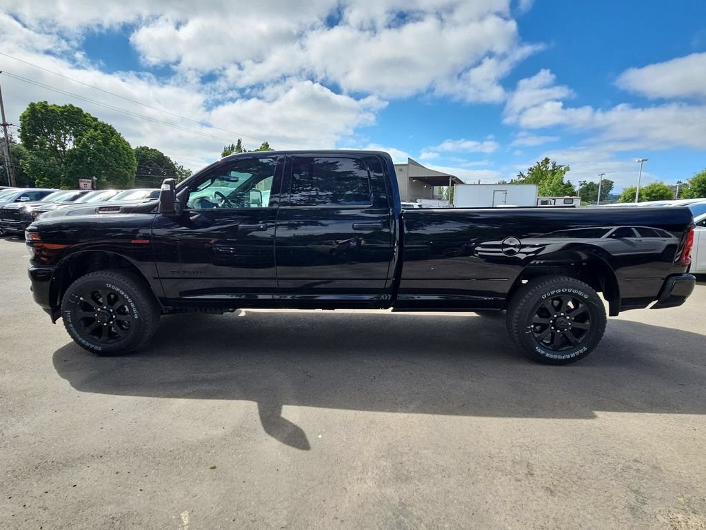 New 2026 Diamond Black Crystal Pearl-Coat Exterior Paint RAM Big Horn image 4