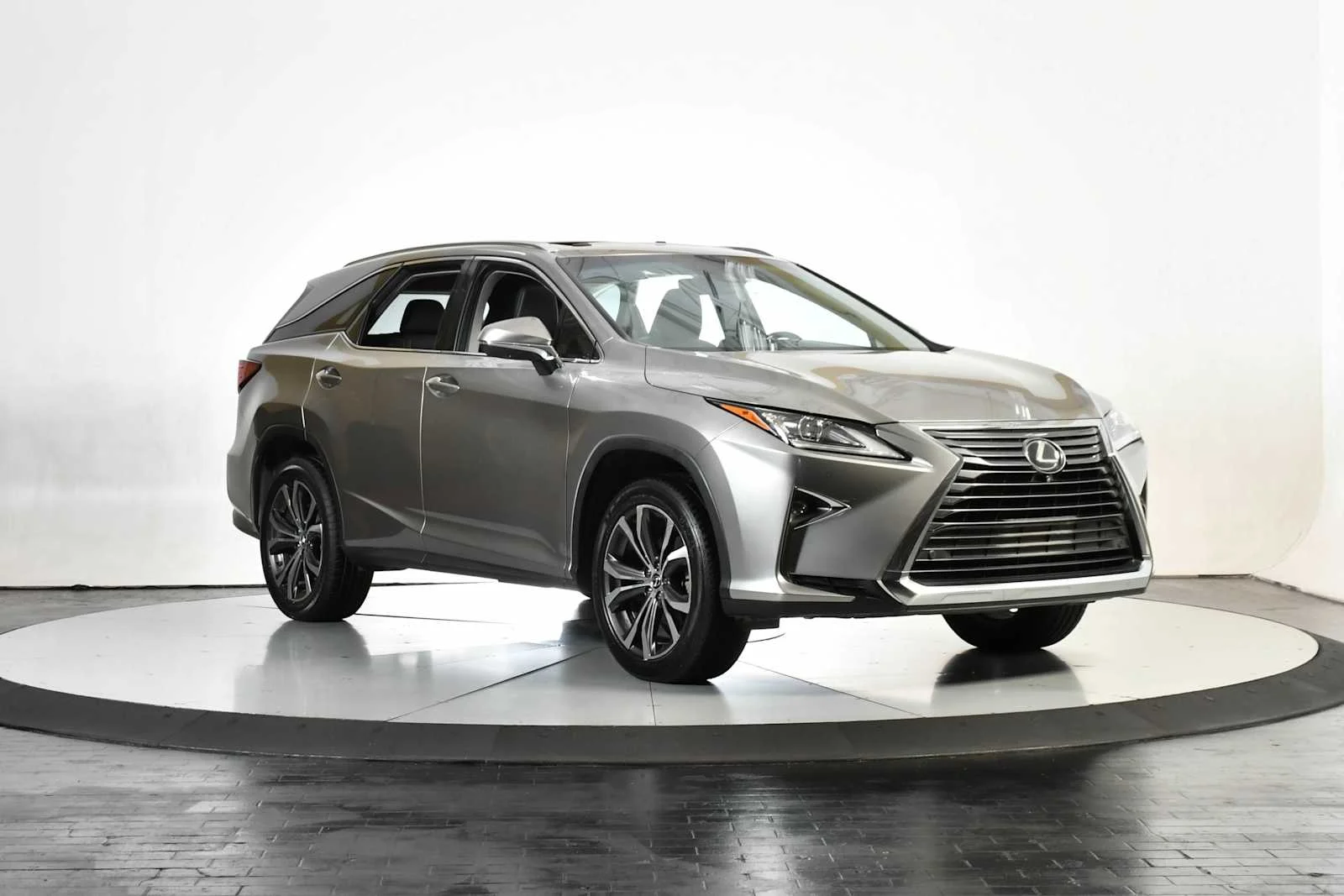 Used 2019 Atomic Silver Lexus Premium image 9