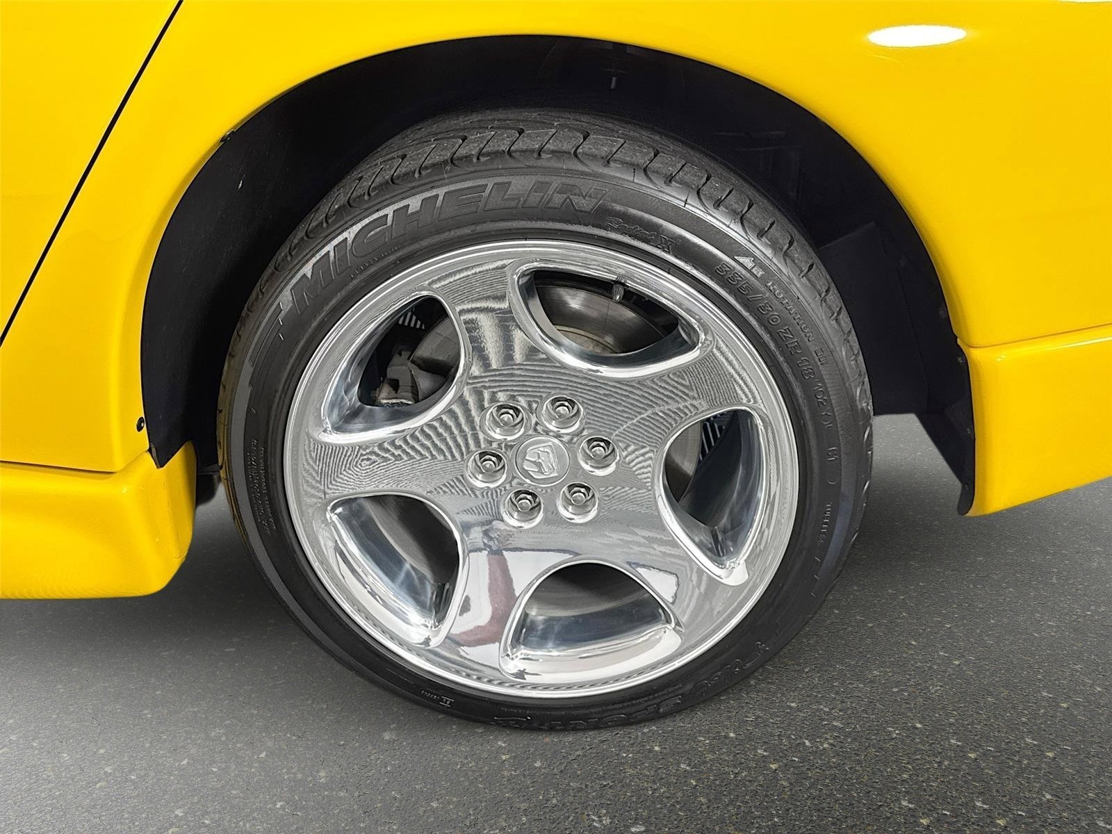 Used 2001 Viper Race Yellow Clearcoat Dodge GTS image 22