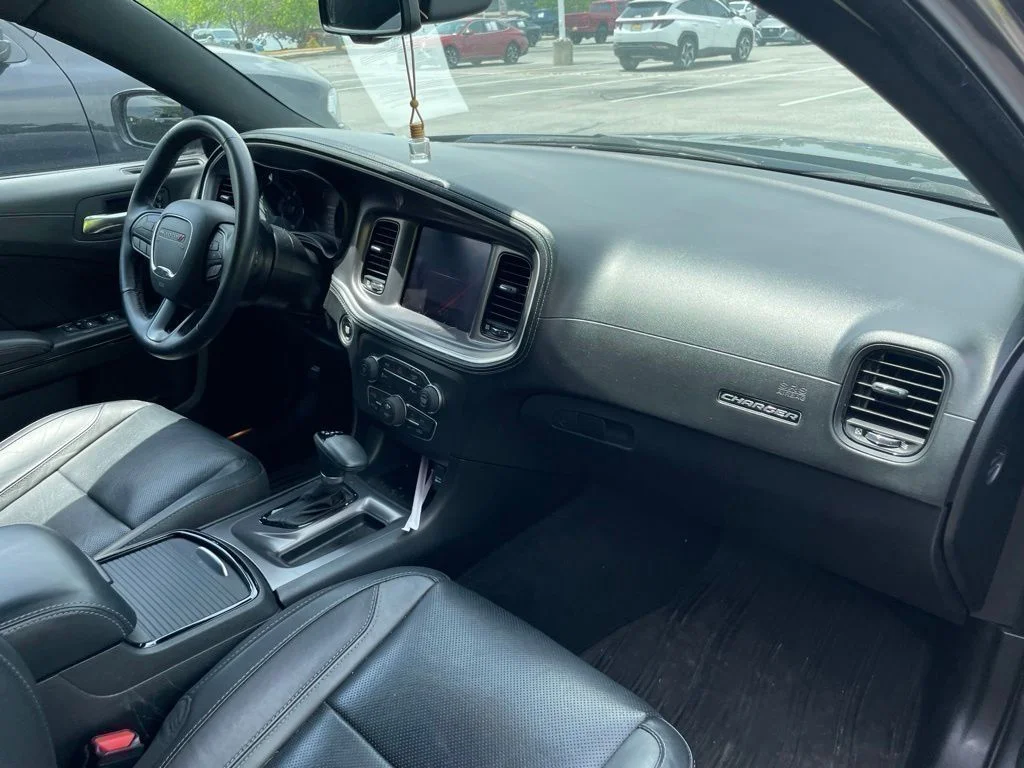 Used 2022 Gray Dodge SXT image 11