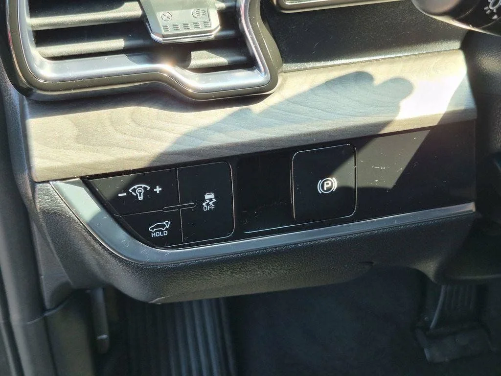 Used 2023 Black Kia X-Line image 15