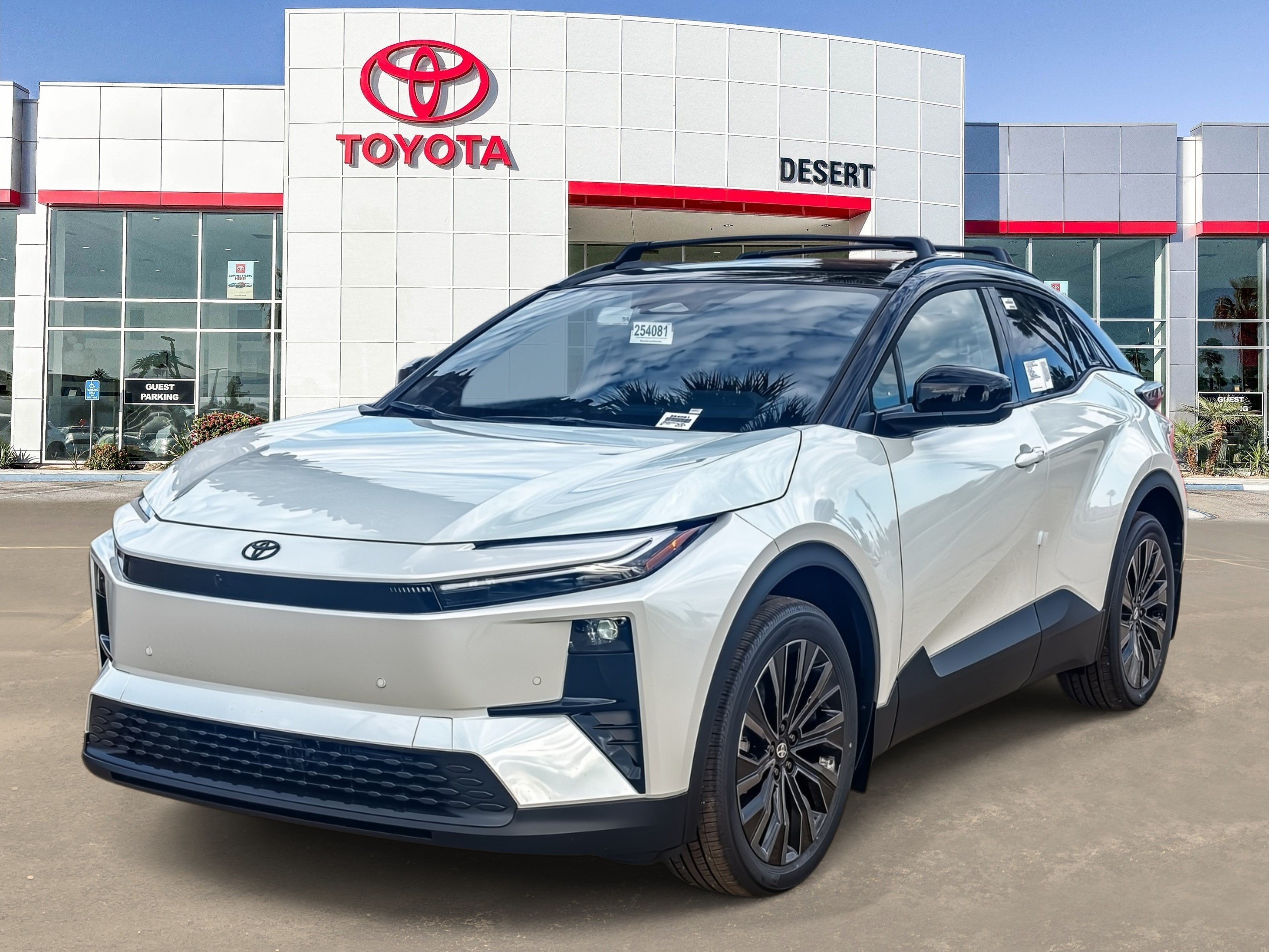 New 2026 Wind Chill Pearl with Midnight Black Metallic roof <sup>1</sup> Toyota  XSE image 3