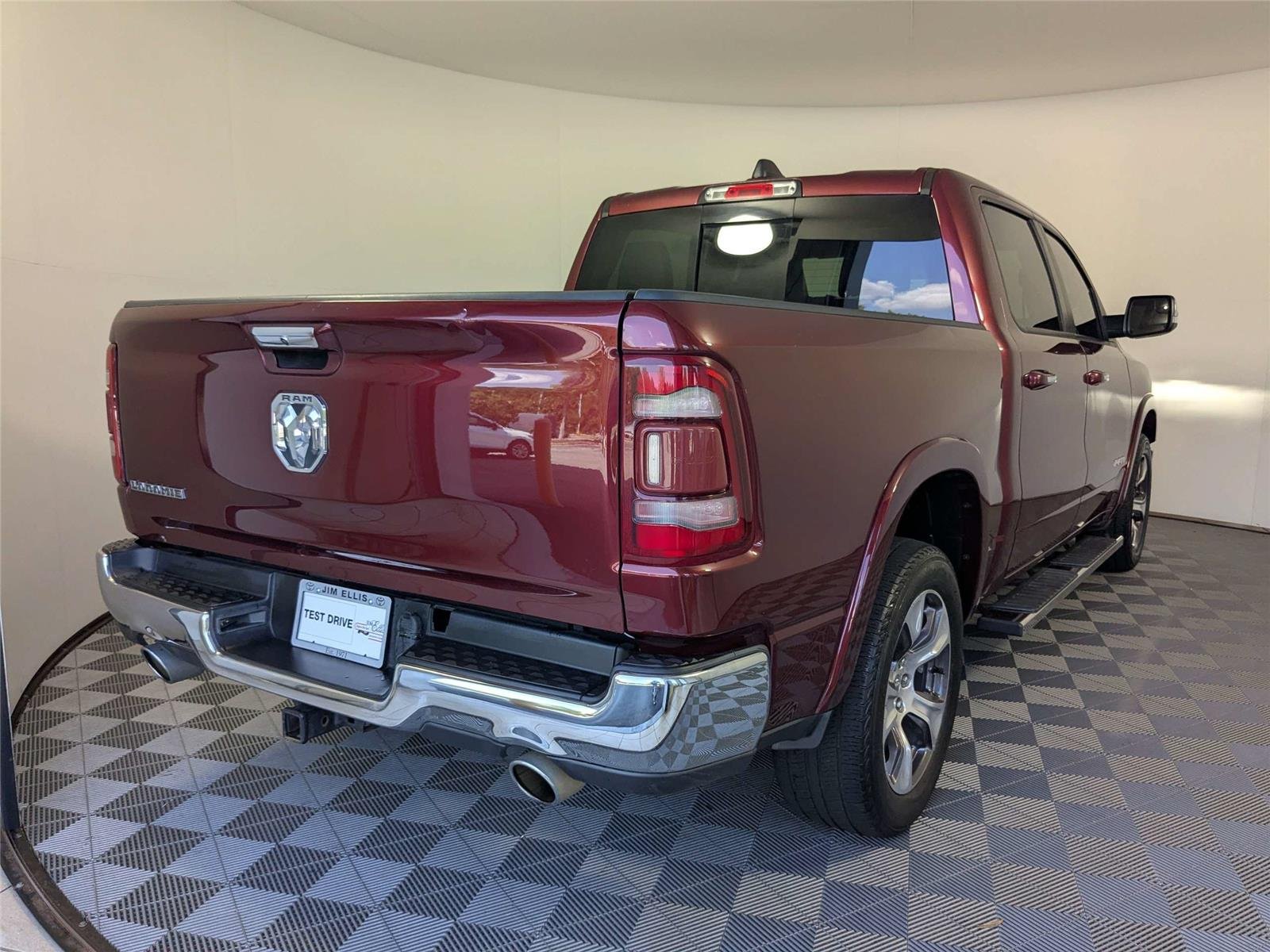 Used 2022 Delmonico Red Pearlcoat Ram Laramie image 5