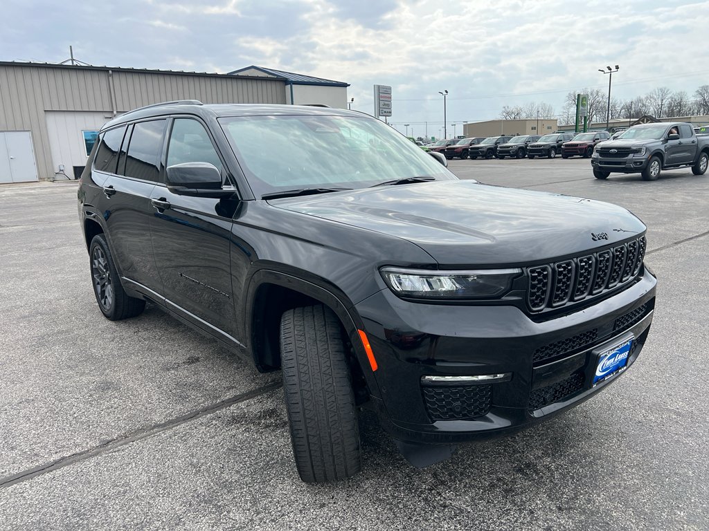 Used 2024 Diamond Black Crystal Pearlcoat Jeep Summit Reserve image 4