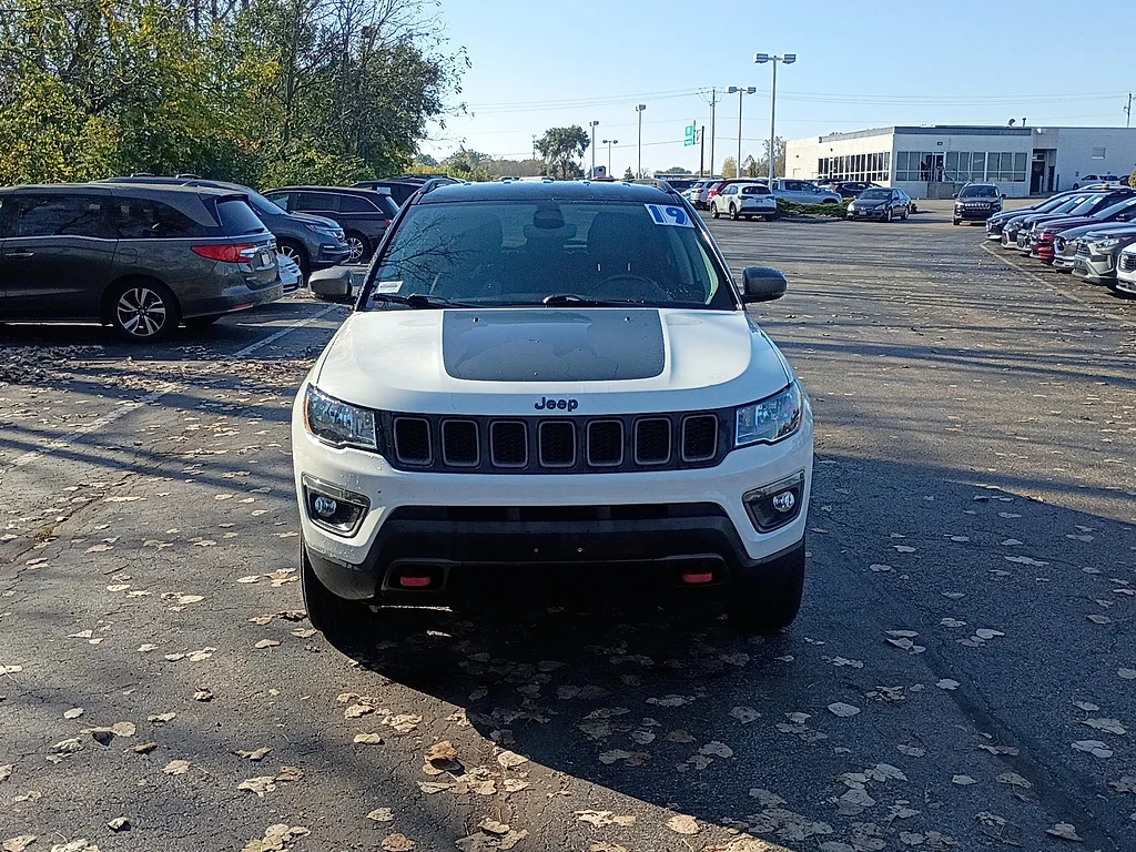 Used 2019 White Clear Coat Jeep Trailhawk image 8